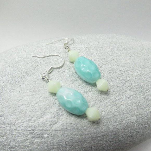 Uranium glass bead earrings - Picture 4 of 11